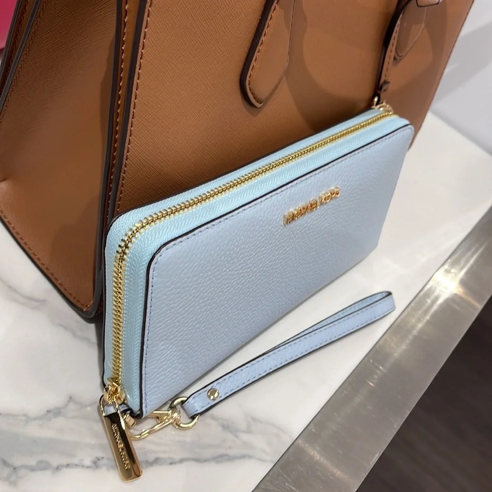 MICHAEL KORS LARGE TRAVEL CONTINENTAL WRISTLET WALLET PHONEHOLDER Vista Blue